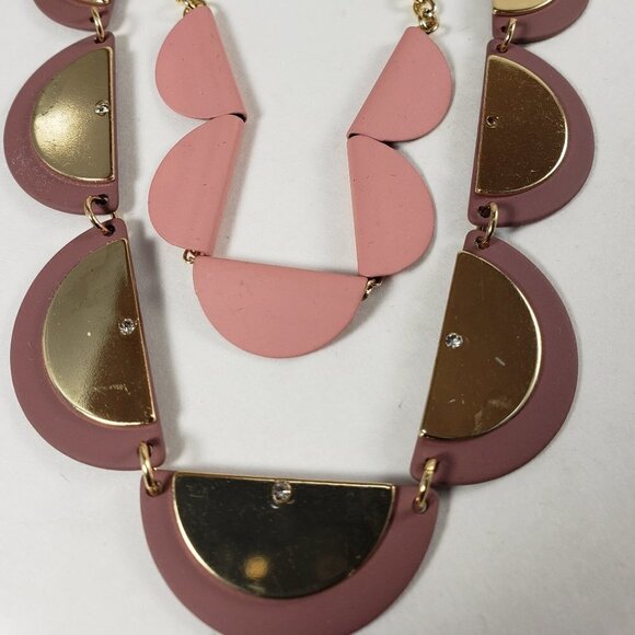 💖 Layered Gold-Tone & Pink Statement Necklace – Trendy Women's Fashion - Picture 6 of 6
